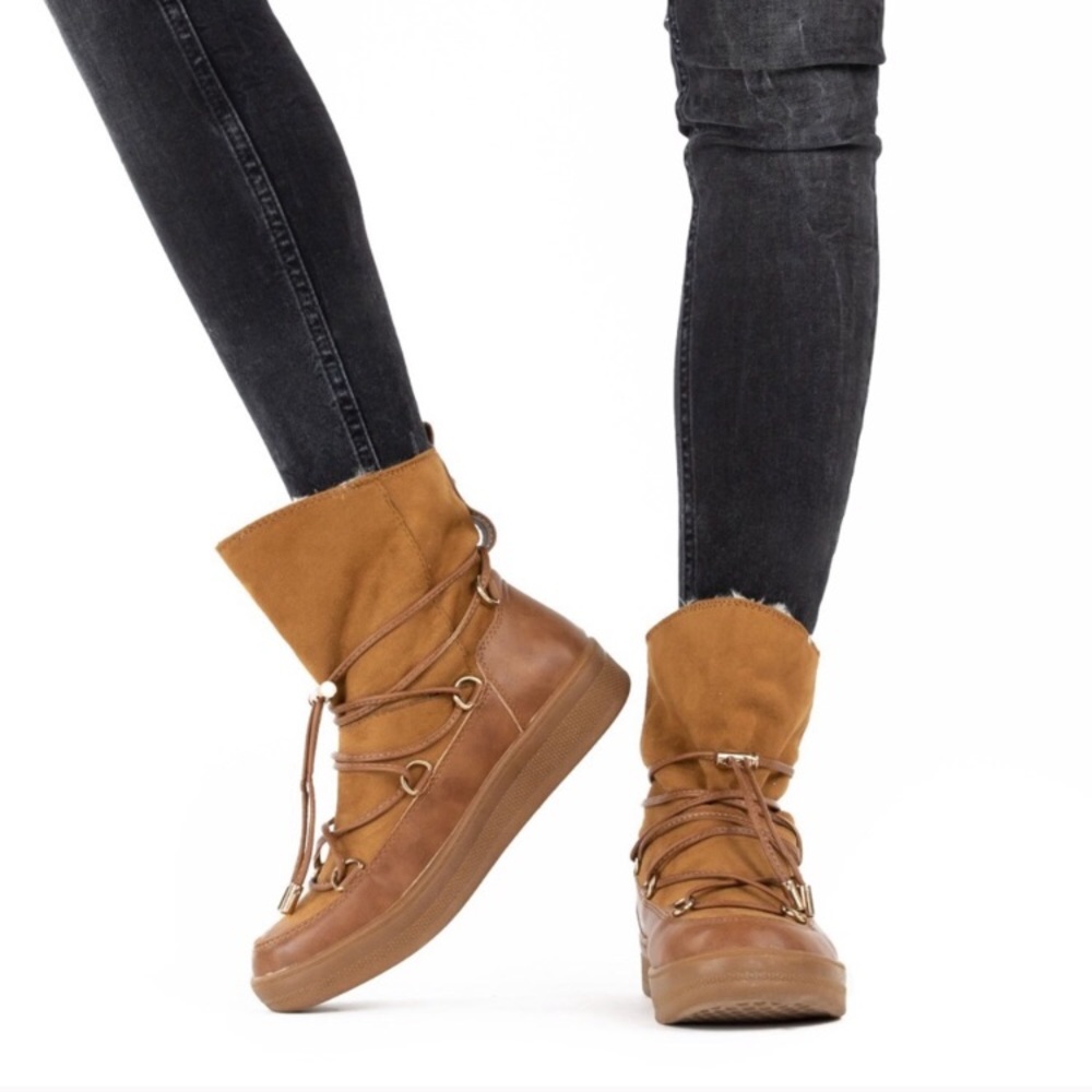 CAMEL FUR LINED- Boots - Picture 4 of 5